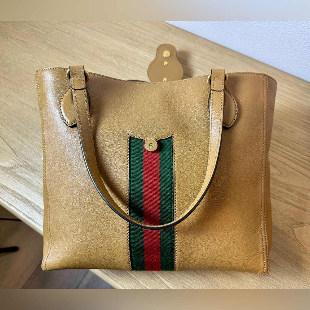 SOLD-GUCCI Dahlia Marmont Sherry line Medium Dahlia tote Beige/Tan - Picture 7 of 16